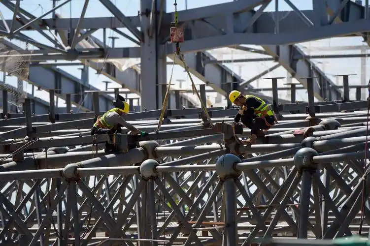 呼和浩特新机场航站楼钢结构完成合拢_施工_新华社_照片