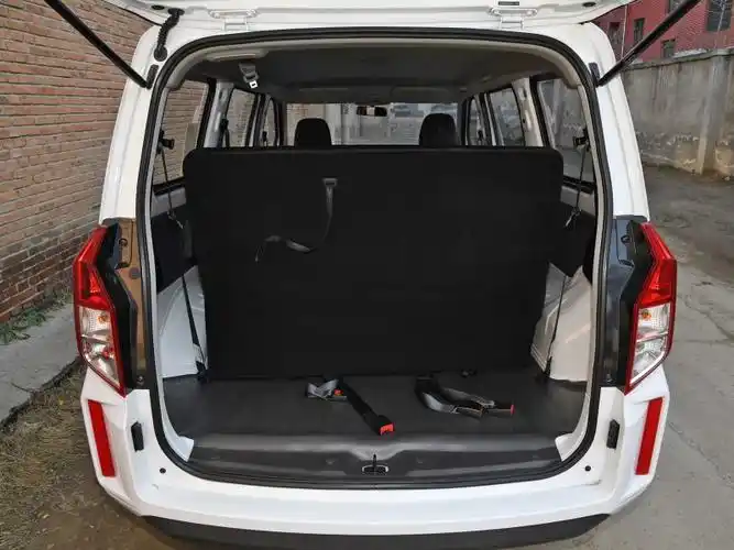 上汽通用五菱 五菱宏光plus 2019款 1.5t 手动标准型 7座