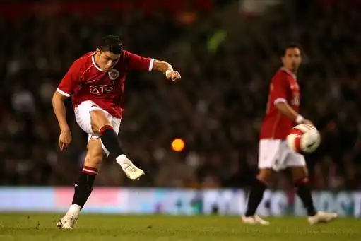 鲁尼梅开二度,c-罗纳尔多任意球直接破门,布朗也有一球入