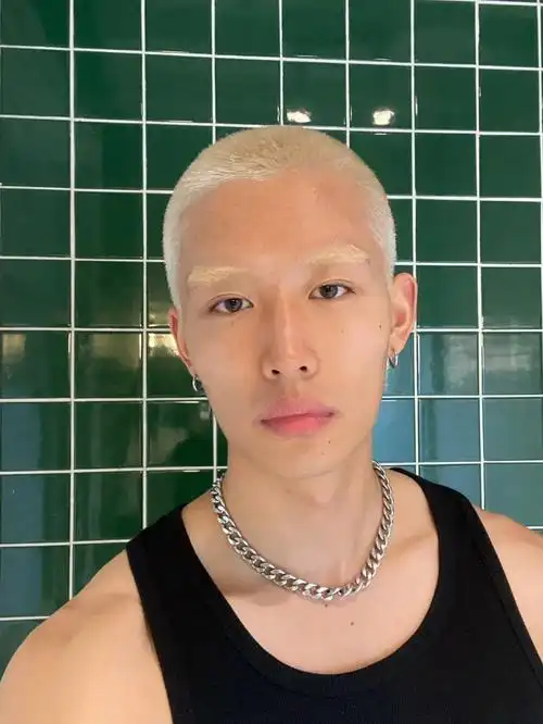模特  #寸头  #漂发  #白色寸头  #介绍一个小哥哥  #190