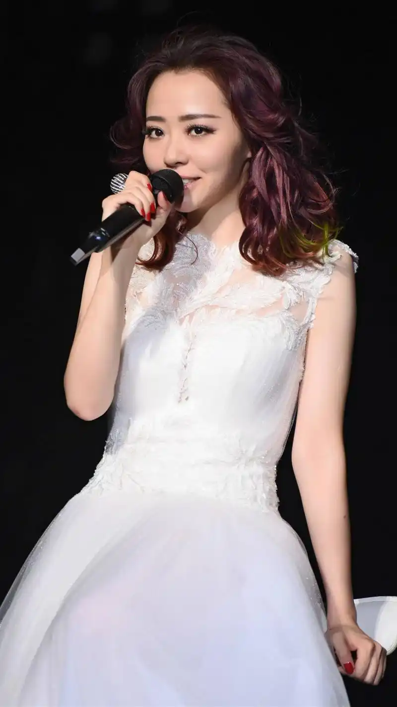 美女歌手张靓颖