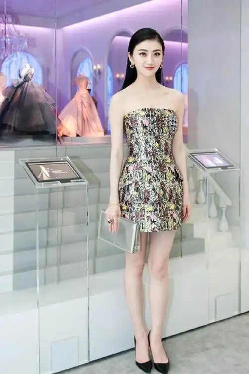 景甜黑色皮短裙巧露大长腿网友这双腿怎么白成这样