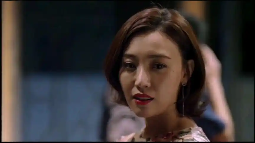 高艺涵:性感迷人,身材完美,你喜欢这样的老板娘吗?