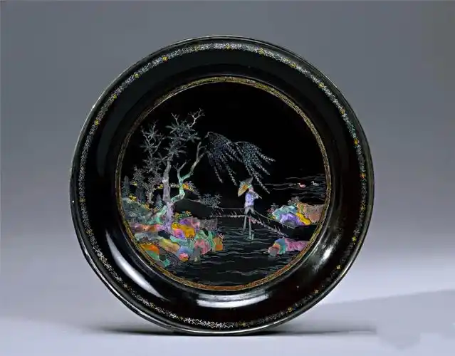 清中期漆螺钿山水人物图圆盘