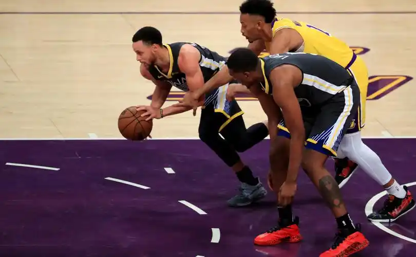 篮球丨nba常规赛:勇士胜湖人