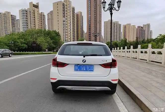 2012年12月进口宝马x1,白外黑内,全车原漆,明盘4万3