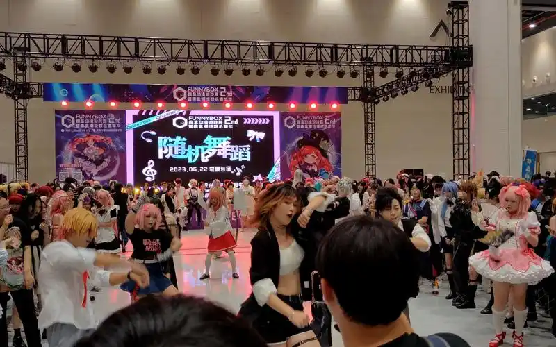 6.22武汉趣盒动漫游戏展随机宅舞《pop/stars》