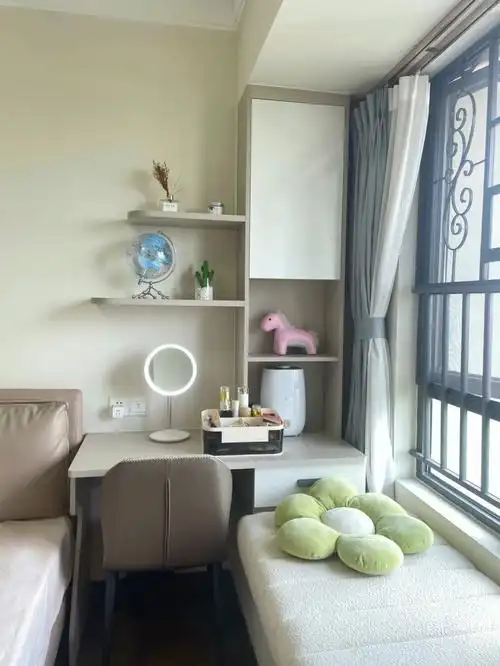 房间太小飘窗梳妆台简直不要太香