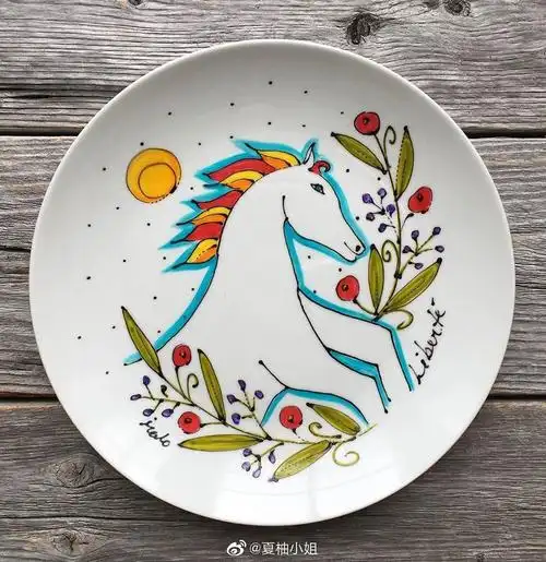 明艳可爱的瓷盘画,用陶瓷笔就可以画哟