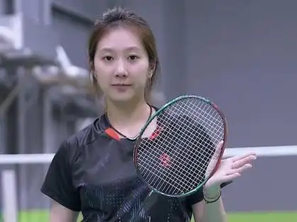 体验"一只球拍,两种打感"  #羽毛球拍测评 #王小羽