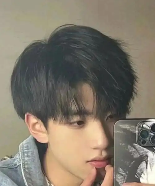 韩式凌乱微中分