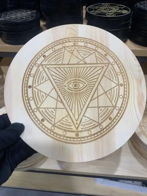 木板原色刻图案