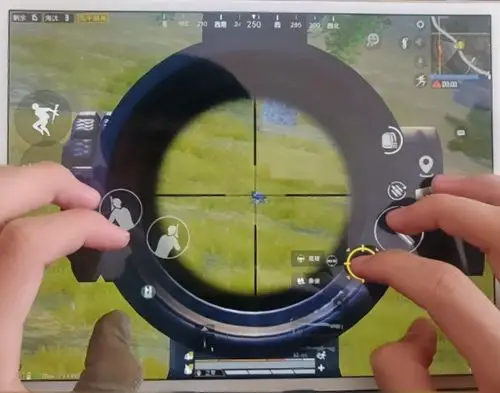 在坚持二指操作,不过晋升到顶尖段位的大神或许都拥有四指操作的能力