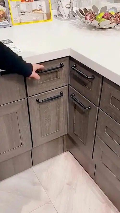 原来转角的橱柜可以这样设计,把可利用空间最大化.