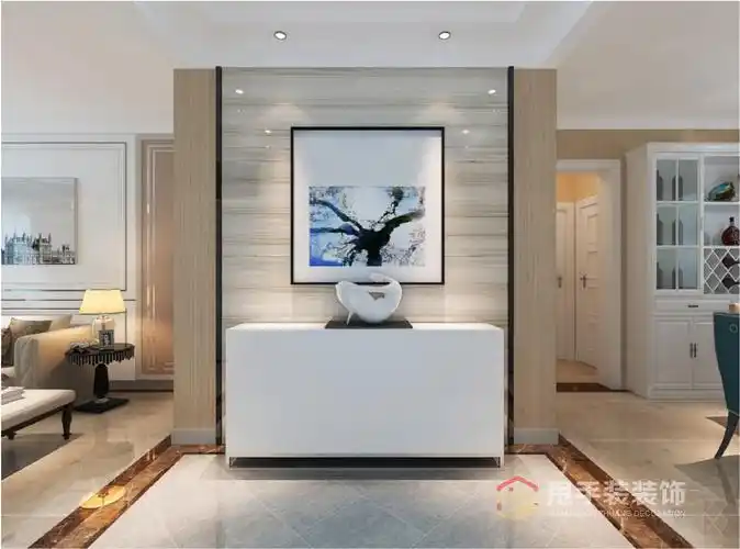 我们在入户门进门处加设玄关,做造型背景墙,将客厅餐厅划分成一个哑铃