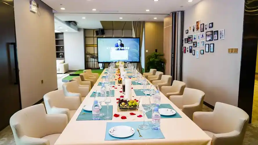 开展了一场房产沙龙分享会,与粉丝朋友们面对面畅聊,会场气氛融洽