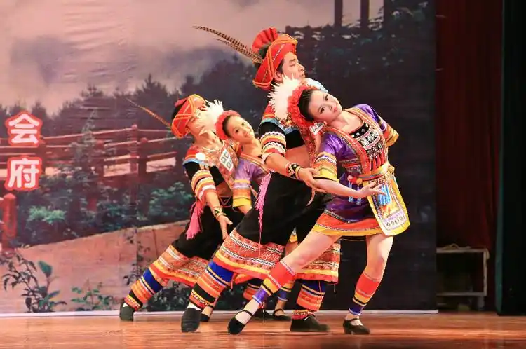 欢乐的瑶族歌舞