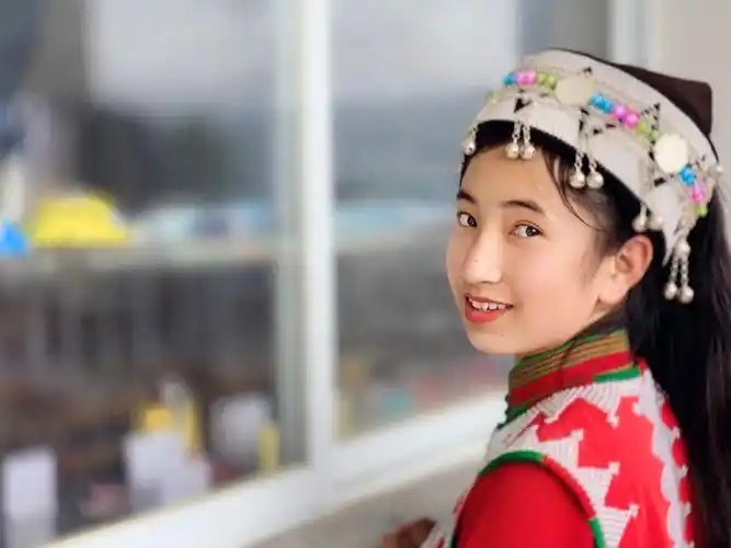 哈尼族小姑娘