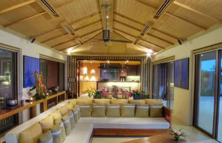 东南亚风格尖顶客厅装修效果图