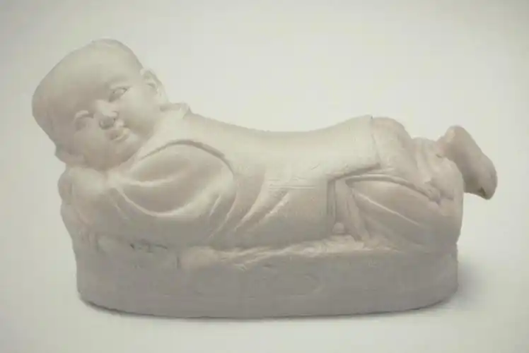 博物馆文物介绍——北宋定窑白瓷婴儿枕