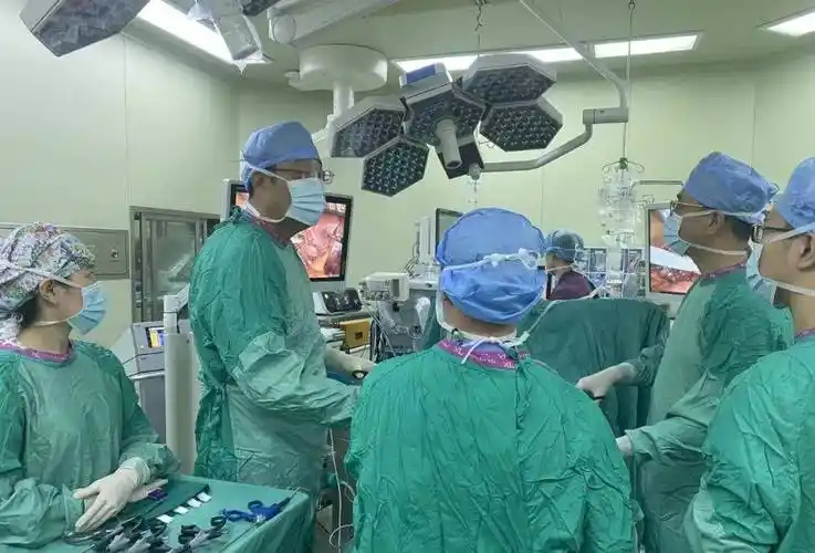 华西医生用这种创新手术方法挽救复杂胆囊癌患者_胆管_腹腔镜_恶性