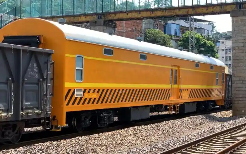 【鹰厦铁路】ss4-0990牵引货列通过,列尾附挂南局救援车