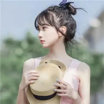 最新版2020超拽潇洒女生头像精选 我姓坚名强没死就能猖狂