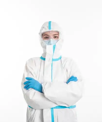 身穿防护服的医疗工作者形象