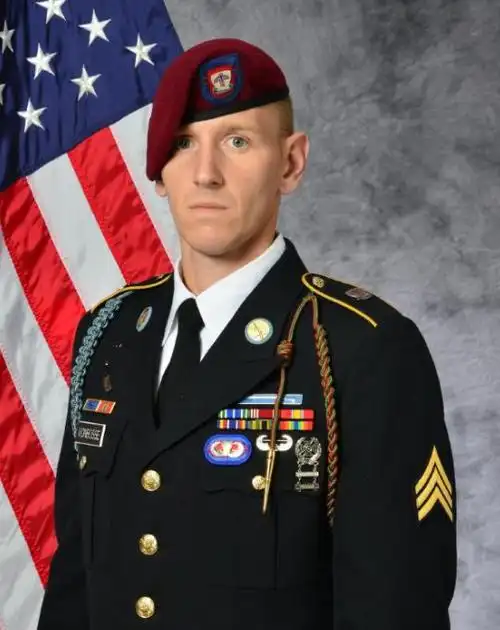 美国女兵的照片是真是假?偏假的原因有5个,冒充军人真的很难