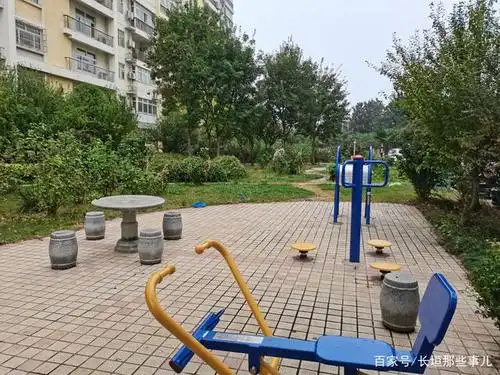 小区内健身广场