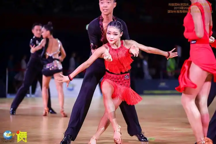 国家少年队1队拉丁舞选拔赛,李贤乐何向晴五项均第一总成绩夺冠