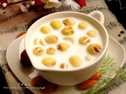 美容养颜汤莲子杏仁露