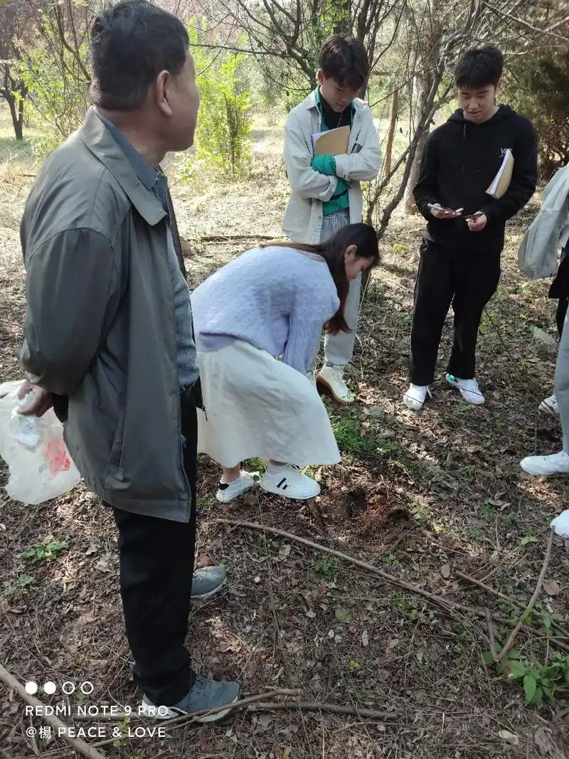土壤监测采样实验留念
