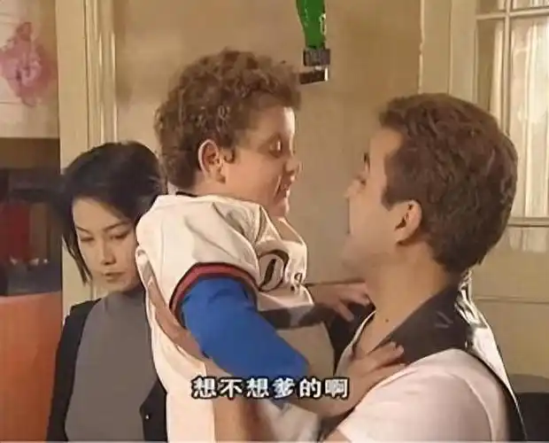 回顾:《摩登家庭》六大主演境遇不同,退圈,离世,赵明明太遗憾