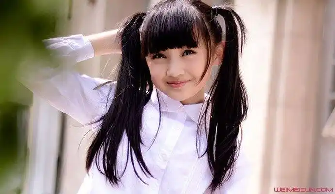 曲芷含家有钱吗