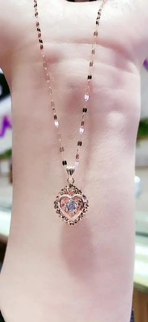 紫金灵动项链,中间一颗耀眼的钻石,真是太美了!