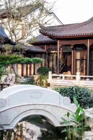 湖中式合院别墅叠墅 依山傍水高品质 320万起,杭州临安青山湖蓝城春风