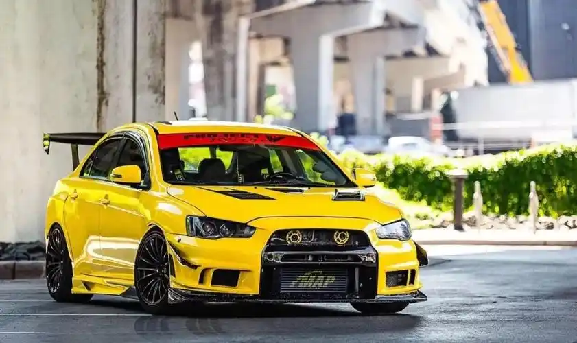 全副武装的三菱evo十代,现在看依然凶狠