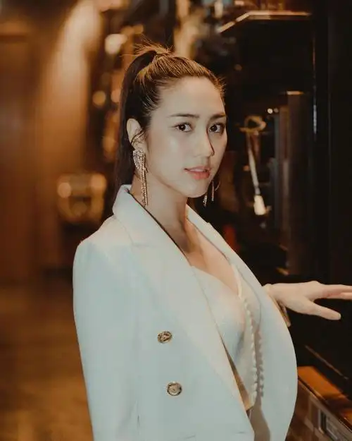 p>兰达帕·蒙塔卢帕(ploy),1992年11月18日出生于泰国清迈,泰国女