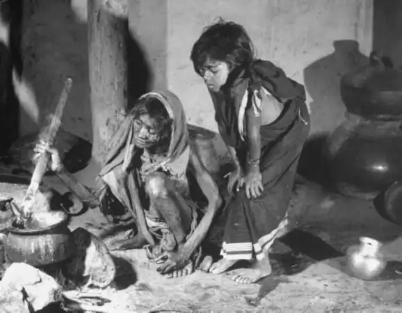 饥饿儿童干瘪乳房美记者实拍46年印度大饥荒组图