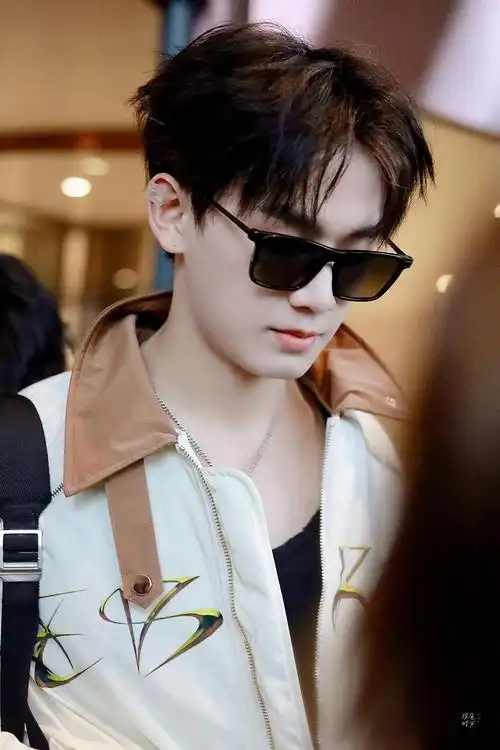 姚琛安利/0301宁波解散团综录制图频/很酷笑起来很甜的港仔小琛