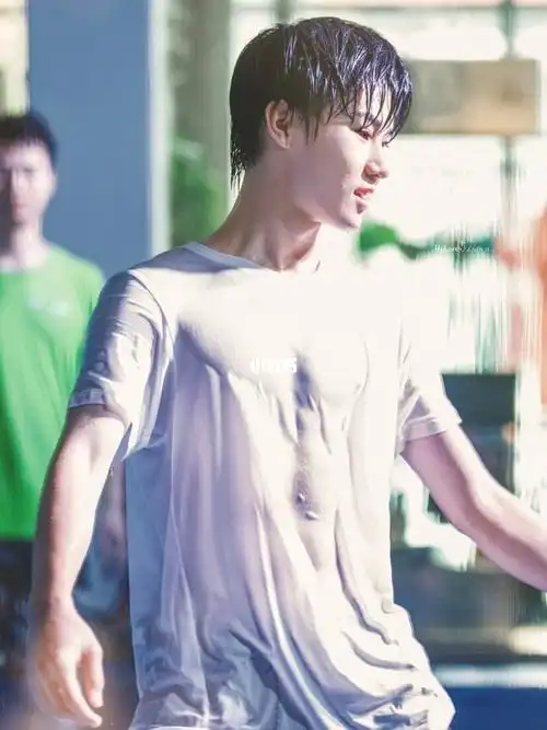 时代少年团七大帅哥的腹肌照08