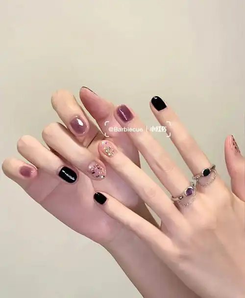 跳色美甲透色葡萄紫黑色亮片搭配