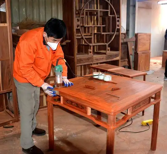 观摩御兴红木厂