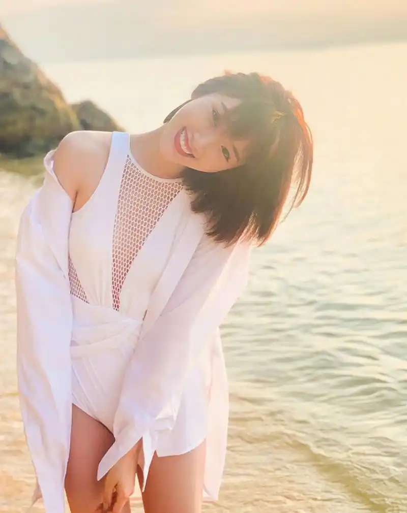 毛晓彤的两套泳装,你更喜欢哪一种?