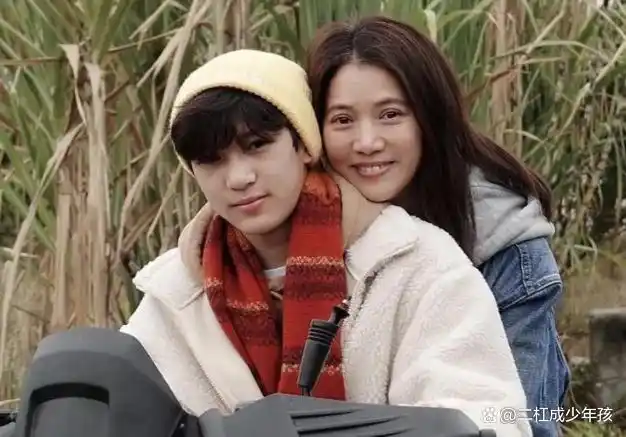 11月13日,张智霖与袁咏仪的儿子张慕童(小名:魔童)更新动态,他特意晒