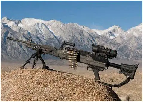 班用机枪应该用弹链还是用弹鼓