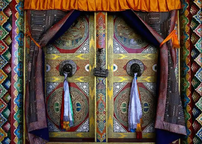 藏饰,风格,大门