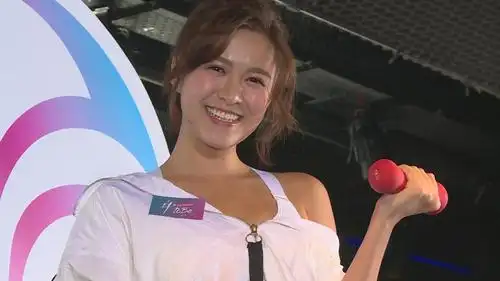 江嘉敏望练出人鱼线 自觉身材不算fit