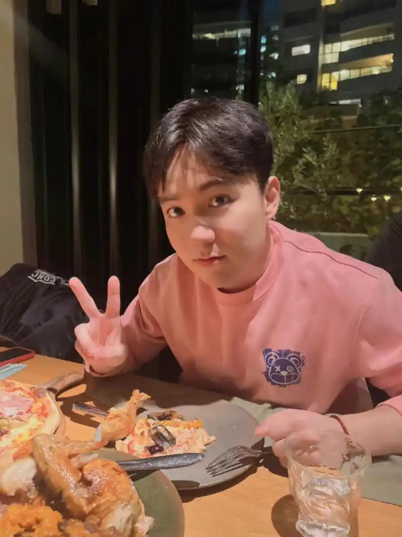 如今已经36岁的孟智超在平台上发文自嘲自己是过气小童星.